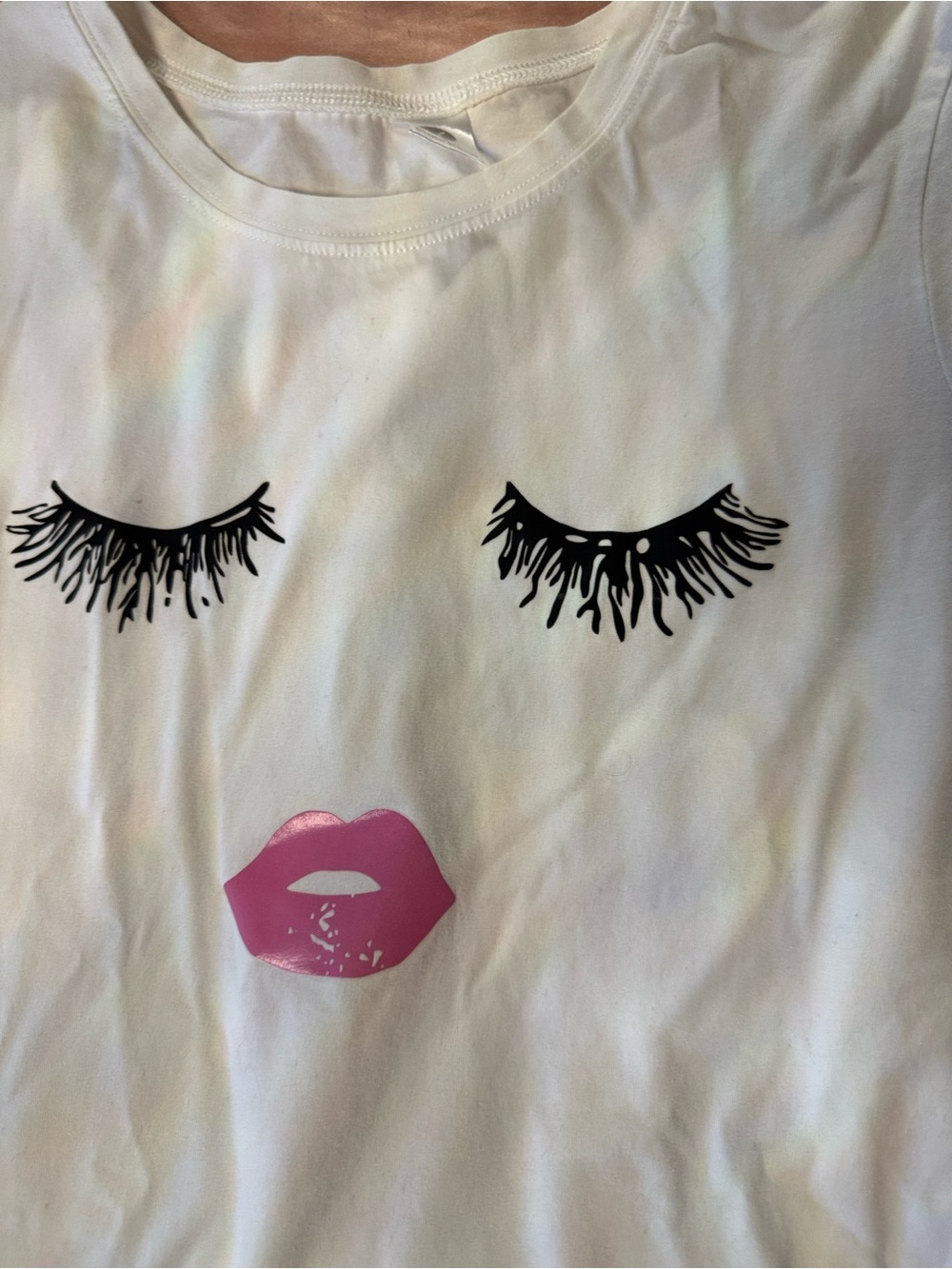 White Short-Sleeve Graphic Tee with Pink Lip Print